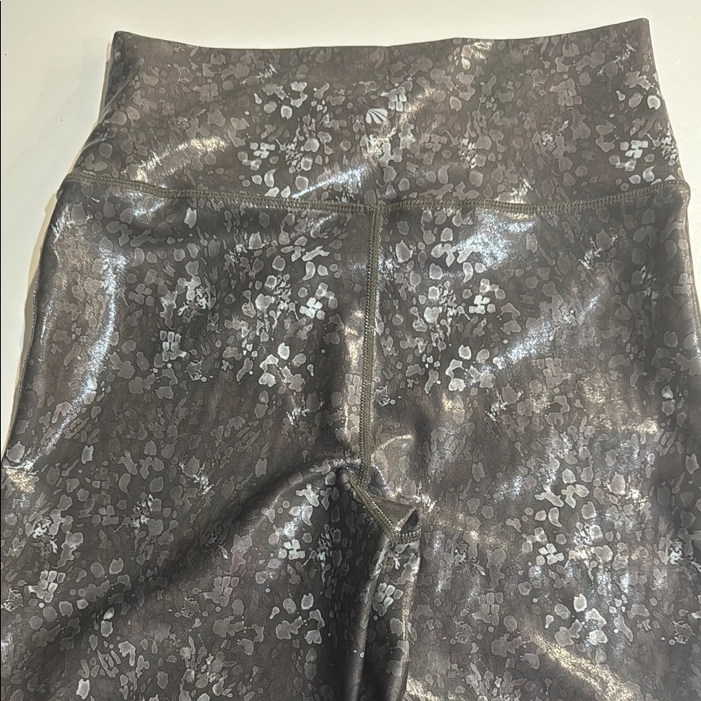 Lotuz Zen Legging (Rosin Ink Watercolor) Shiny Floral Leggings by Marika NWOT. - Picture 9 of 10